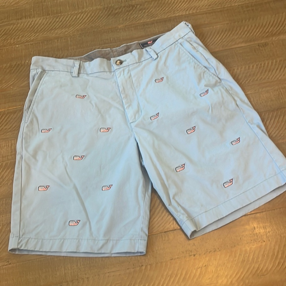 Vineyard Vines Men’s Breaker Shorts 34 in, light blue, whale flags, 9 in inseam.